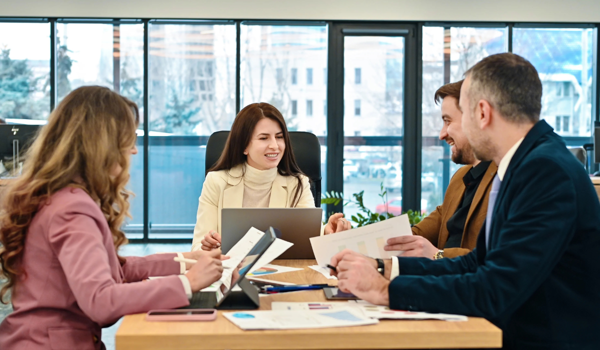 When to Use an Employer of Record for International Hiring
